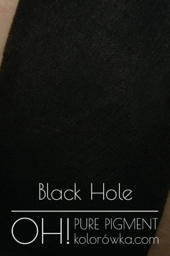 OH! PURE PIGMENT Black Hole swatch - czysty, sypki pigment kosmetyczny do powiek i ciała
