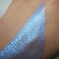PURE PIGMENT Electric Blue swatch - czysty, sypki pigment kosmetyczny do powiek i ciała