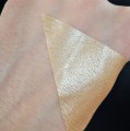 PURE PIGMENT Golden Chiffon swatch - czysty, sypki pigment kosmetyczny do powiek i ciała