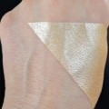 PURE PIGMENT Golden Chiffon swatch - czysty, sypki pigment kosmetyczny do powiek i ciała