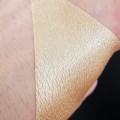 PURE PIGMENT Golden Chiffon swatch - czysty, sypki pigment kosmetyczny do powiek i ciała