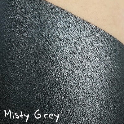 PURE PIGMENT Misty Grey swatch - czysty, sypki pigment kosmetyczny do powiek i ciała