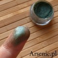 PURE PIGMENT Egyptian Emerald swatch - czysty, sypki pigment kosmetyczny do powiek i ciała - Arsenic.pl